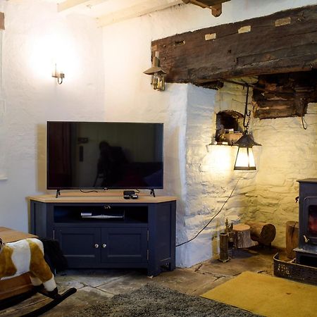 Lower Goytre Farmhouse Llanfair Waterdine Bagian luar foto