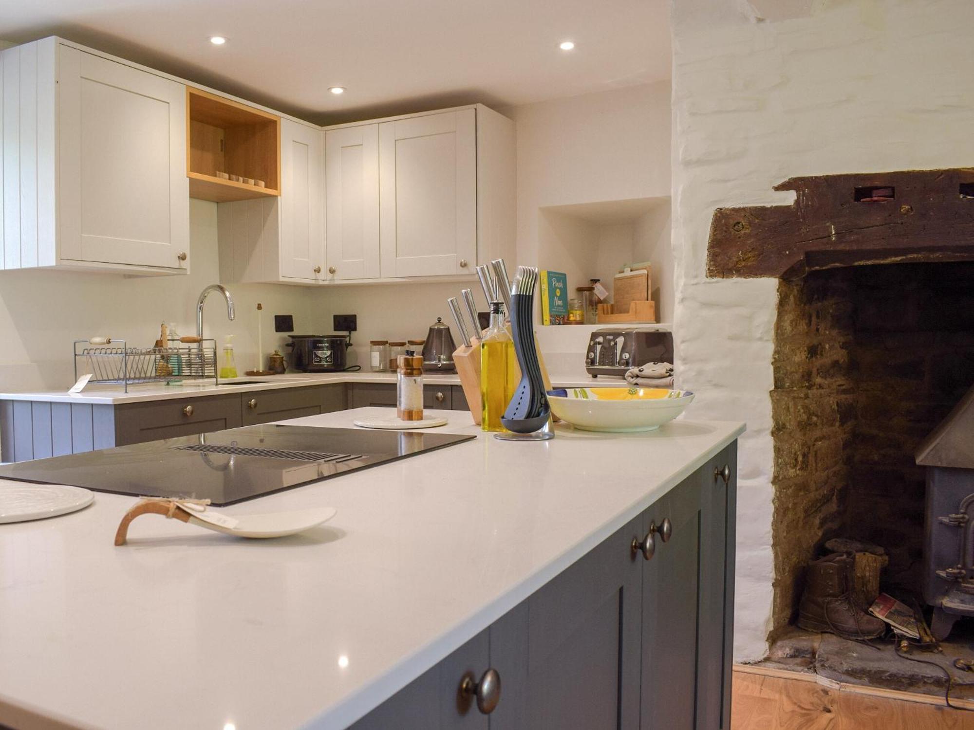 Lower Goytre Farmhouse Llanfair Waterdine Bagian luar foto